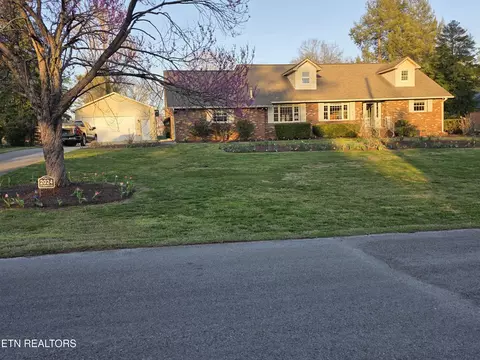2024 W Velmetta Cir, Knoxville, TN 37920