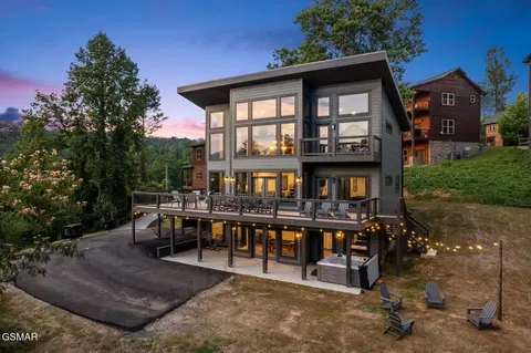 332 Sterling Dr, Gatlinburg, TN 37738