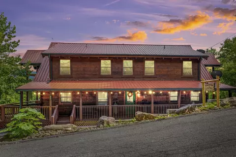 725 Big Bear Ridge Rd, Gatlinburg, TN 37738