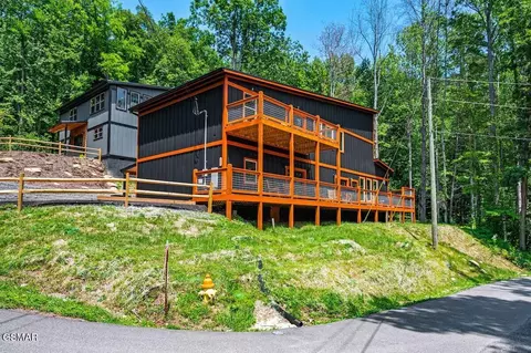450 Winfield Heights Rd, Gatlinburg, TN 37738