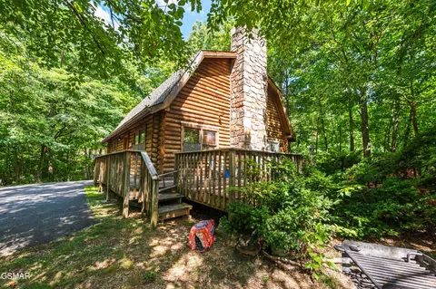1110 Alpenrose Rd, Gatlinburg, TN 37738