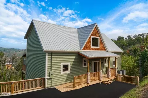 605 Wiley Oakley Dr, Gatlinburg, TN 37738