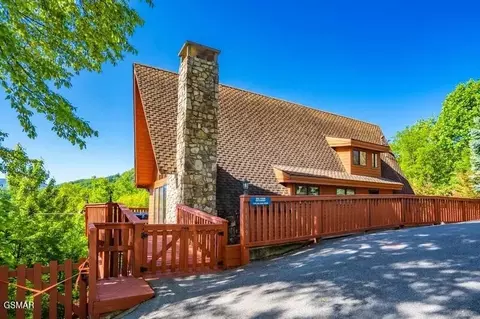 1109 Ski View Dr, Gatlinburg, TN 37738