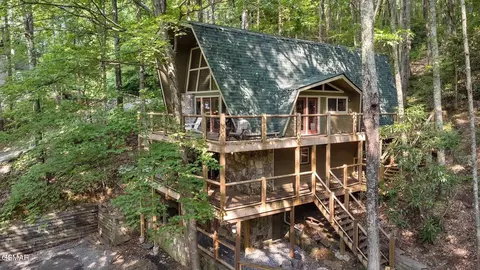 1336 S Baden Dr, Gatlinburg, TN 37738