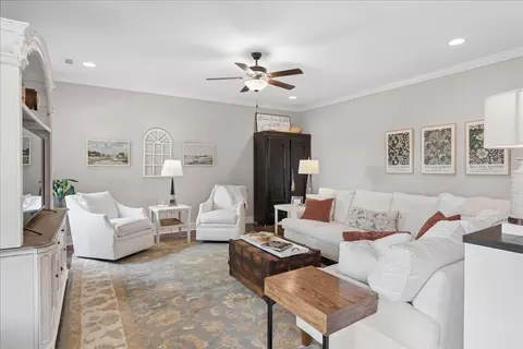 Living - 1045 Windemere Dr, Gallatin, TN 37066 photo 1 of 2