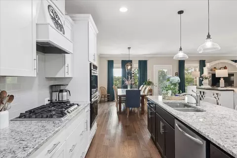 Kitchen - 1045 Windemere Dr, Gallatin, TN 37066 photo 5 of 5