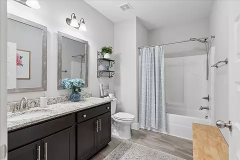 Bath - 1045 Windemere Dr, Gallatin, TN 37066 photo 3 of 3