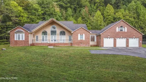 799 Twin Hills Ln, Jacksboro, TN 37757