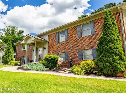 1321 Crestwood Dr, Louisville, TN 37777
