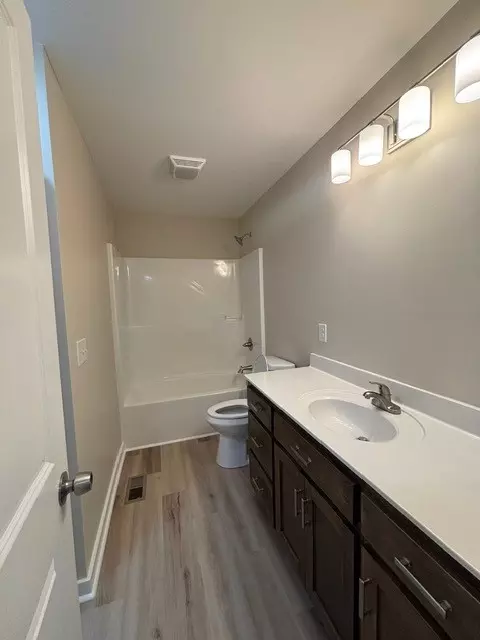 Bath - 3131 Oak Grove Rd, Goodspring, TN 38460 photo 2 of 2