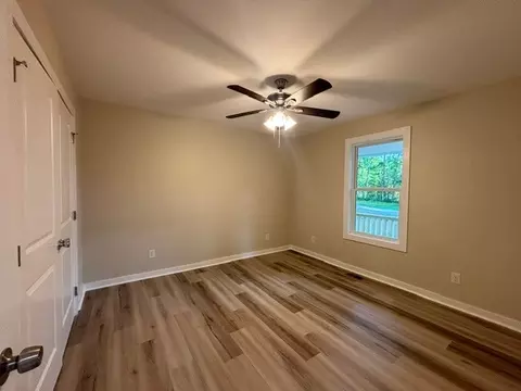Bedroom - 3131 Oak Grove Rd, Goodspring, TN 38460 photo 2 of 2