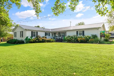 825 Apache Trl, Mcminnville, TN 37110