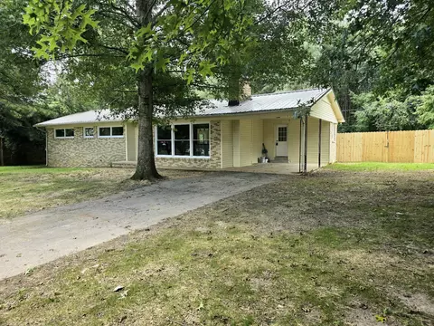 1606 Hilltop Dr, Lawrenceburg, TN 38464