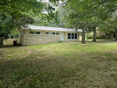 1606 Hilltop Dr, Lawrenceburg, TN 38464