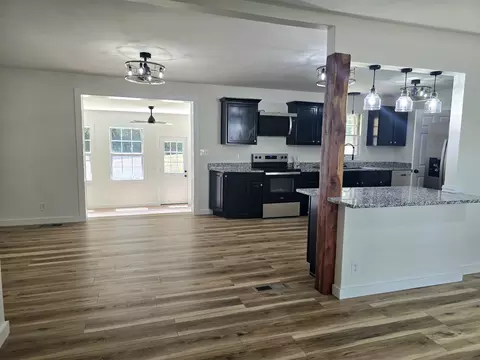 1606 Hilltop Dr, Lawrenceburg, TN 38464