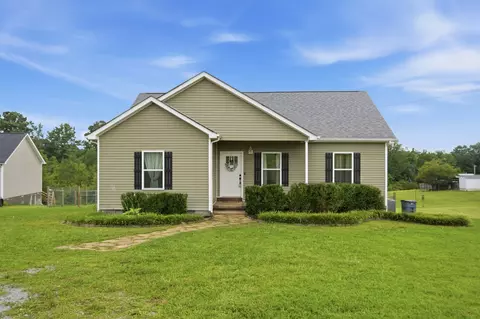 17036 Pond Cir, Bon Aqua, TN 37025
