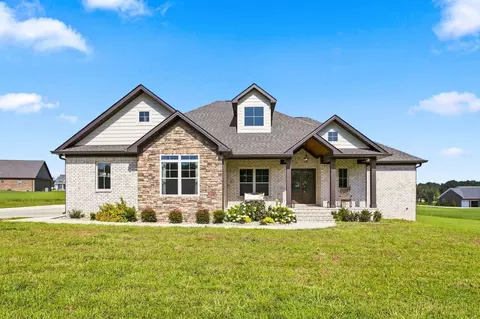 114 Hurst Dr, Leoma, TN 38468