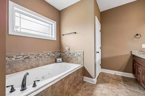 Bath - 5149 Prickly Pine Pl, Murfreesboro, TN 37129 photo 2 of 6