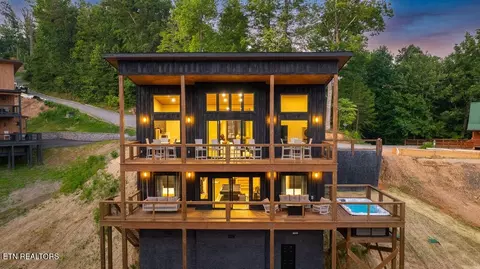 2217 Legend Dr, Sevierville, TN 37876