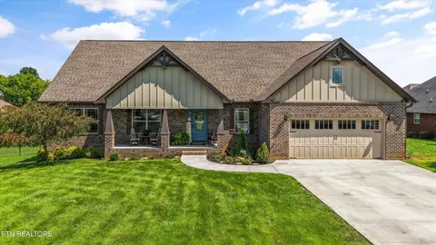 1619 Cascading Falls Ln, Sevierville, TN 37876