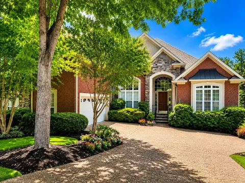 1002 Golf Club Ln E, Hendersonville, TN 37075