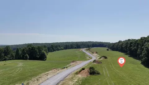 24 Snowy Meadow Ln, Soddy Daisy, TN 37379
