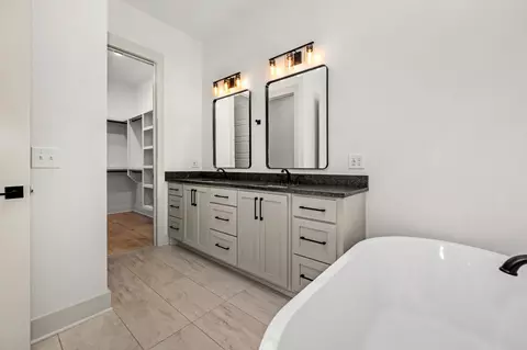 Bath - 520 Gresham Ln, Murfreesboro, TN 37129 photo 3 of 6