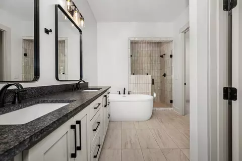 Bath - 520 Gresham Ln, Murfreesboro, TN 37129 photo 2 of 6