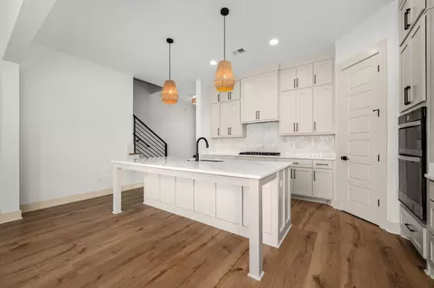 Kitchen - 520 Gresham Ln, Murfreesboro, TN 37129 photo 2 of 4