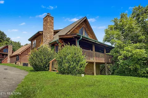2223 Eagle Feather Dr, Sevierville, TN 37876