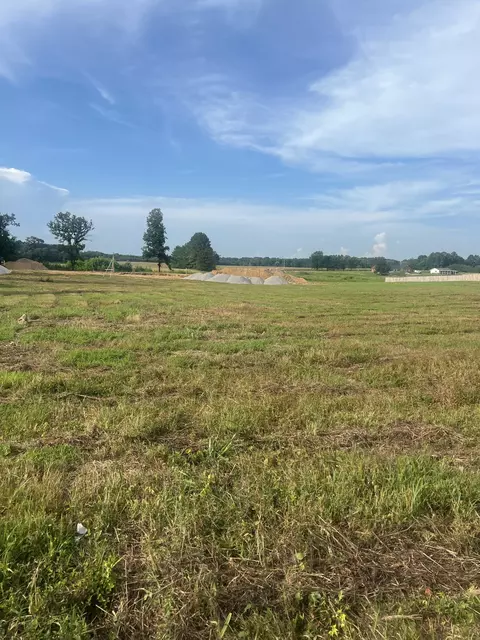 1 Jean Dr, Tullahoma, TN 37388