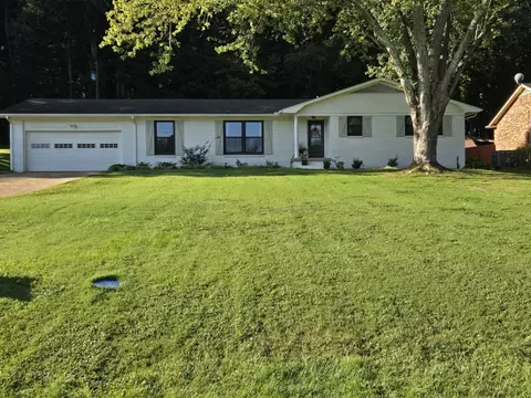 1923 White Oak Dr, Paris, TN 38242