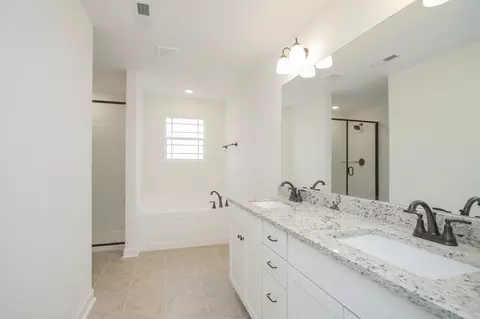 Bath - 5019 Salient Dr, Spring Hill, TN 37174 photo 3 of 4