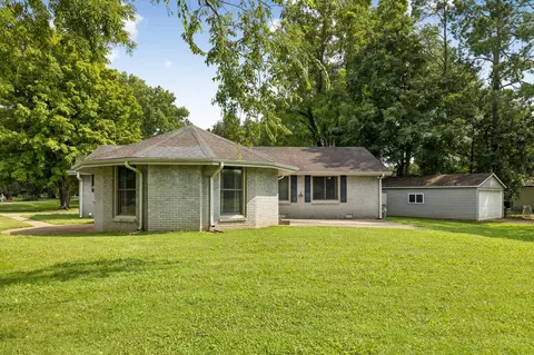 100 Lakewood Cir, Smyrna, TN 37167