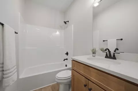 Bath - 1434 E Piney Rd, Dickson, TN 37055 photo 3 of 3