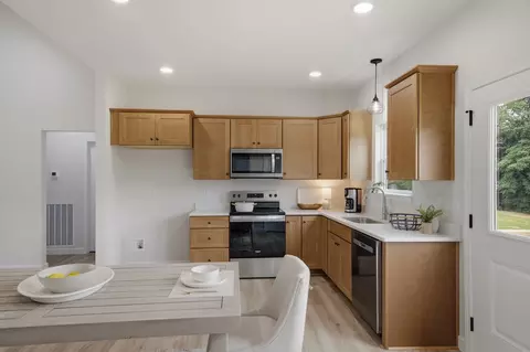 Kitchen - 1434 E Piney Rd, Dickson, TN 37055 photo 4 of 4