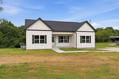Exterior - 1434 E Piney Rd, Dickson, TN 37055 photo 5 of 6