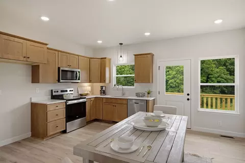 Kitchen - 1434 E Piney Rd, Dickson, TN 37055 photo 2 of 4