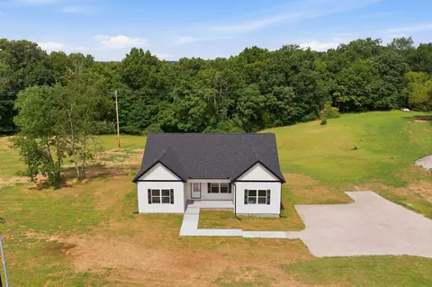 Exterior - 1434 E Piney Rd, Dickson, TN 37055 photo 4 of 6
