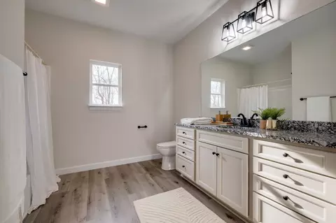 Bath - 3033 Bowker Rd, Charlotte, TN 37036 photo 1 of 3