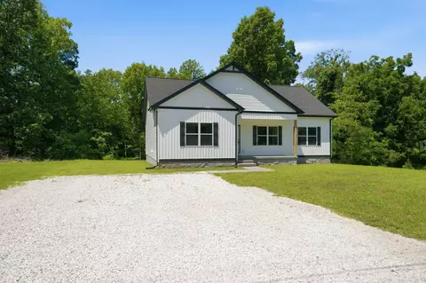 Exterior - 3033 Bowker Rd, Charlotte, TN 37036 photo 3 of 7