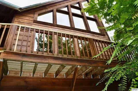 3539 Sugar Maple Loop Rd, Sevierville, TN 37862 photo 2