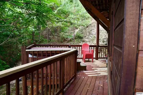 3539 Sugar Maple Loop Rd, Sevierville, TN 37862 photo 4
