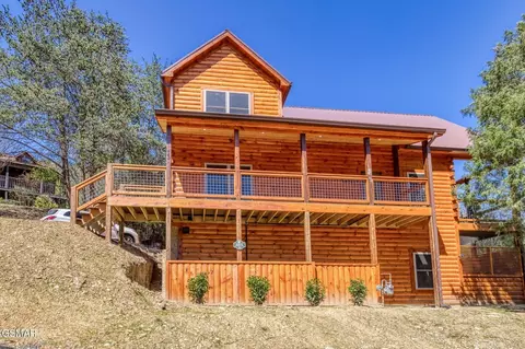 749 Kings Hills Blvd, Pigeon Forge, TN 37863