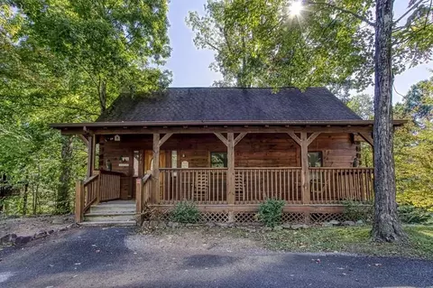 713 Night Hawk Way, Pigeon Forge, TN 37863