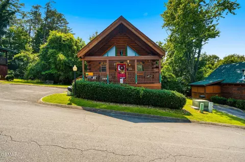 220 Moose Ridge Way, Pigeon Forge, TN 37863
