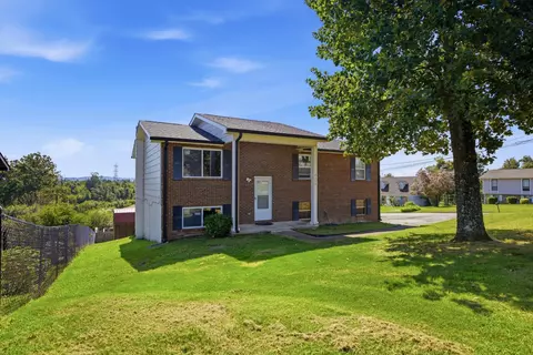 4200 Shady Oak Dr, Ooltewah, TN 37363