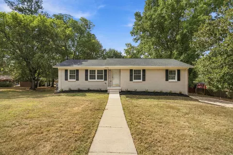 1308 Bagley Dr, Fayetteville, TN 37334