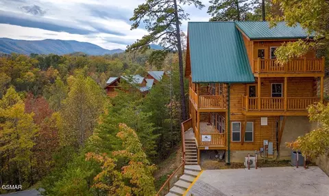 4326 Forest Ridge Way, Pigeon Forge, TN 37863