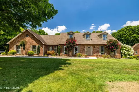 135 N Panoscenic Dr, Maryville, TN 37803
